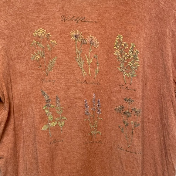 S/M Peach Wildflower Intentionally Faded T-Shirt 🌺🌾🌸 - Picture 3 of 9